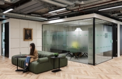 Glass Graphics in Macmillan Cancer Support Offices - London