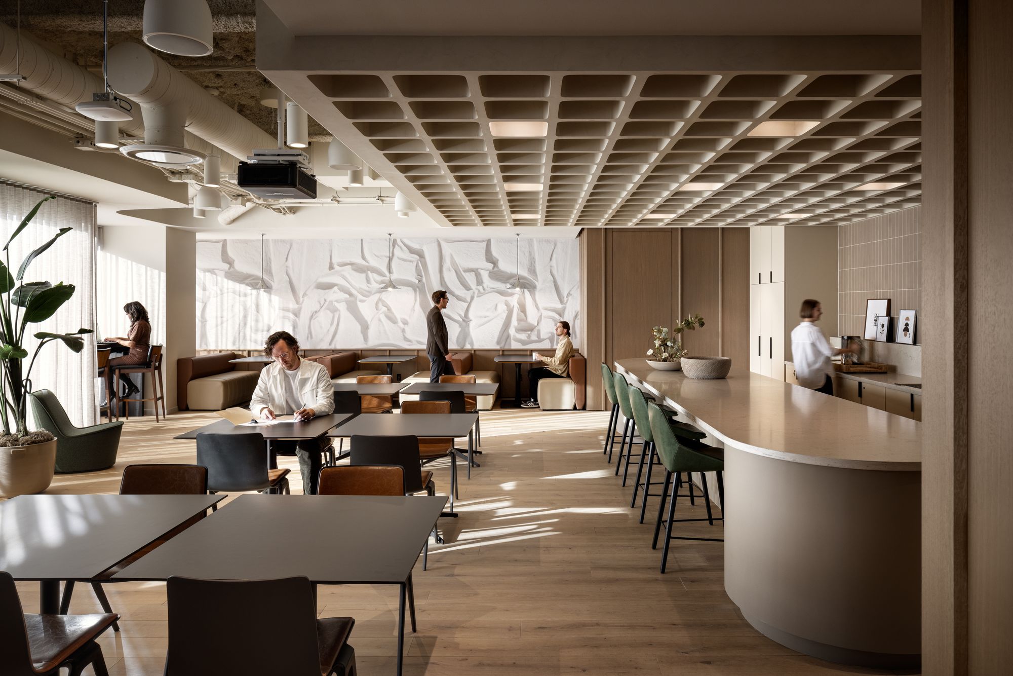 Hybrid Workspaces in Commercial Builds: Calgary Trends Post-2025 3 Calgary office design | Office Snapshots