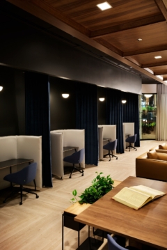 Hot Desk in Federal Home Loan Bank of Chicago Offices - Chicago