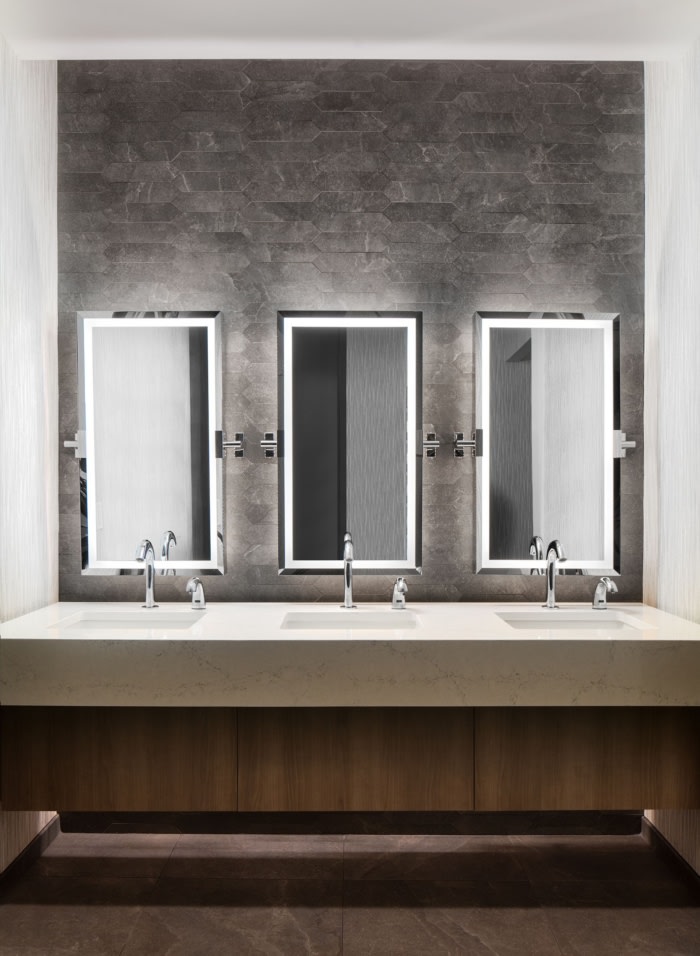 Urban Centre Leasing Office and Amenity Spaces - Tampa - 18