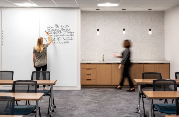 Urban Centre Leasing Office and Amenity Spaces - Tampa - 15