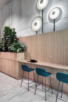 Hot Desk in Confidential Consulting Company Offices - Berlin