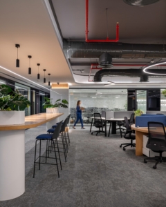 People in GlobalCorp Headquarters - New Cairo City