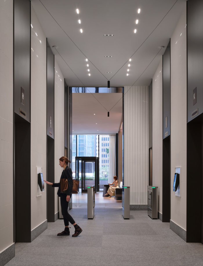 10 & 120 South Riverside Plaza Lobby and Amenity Space - 6