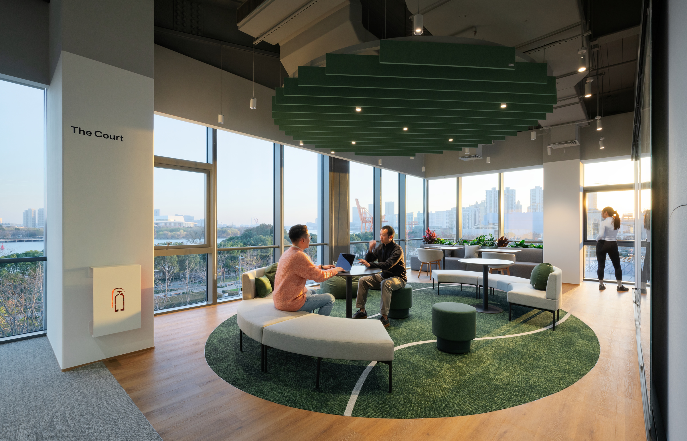 社区咖啡区:员工社交枢纽
