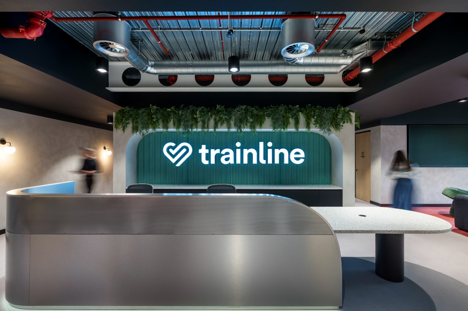 Trainline伦敦总部三层开放办公区全景